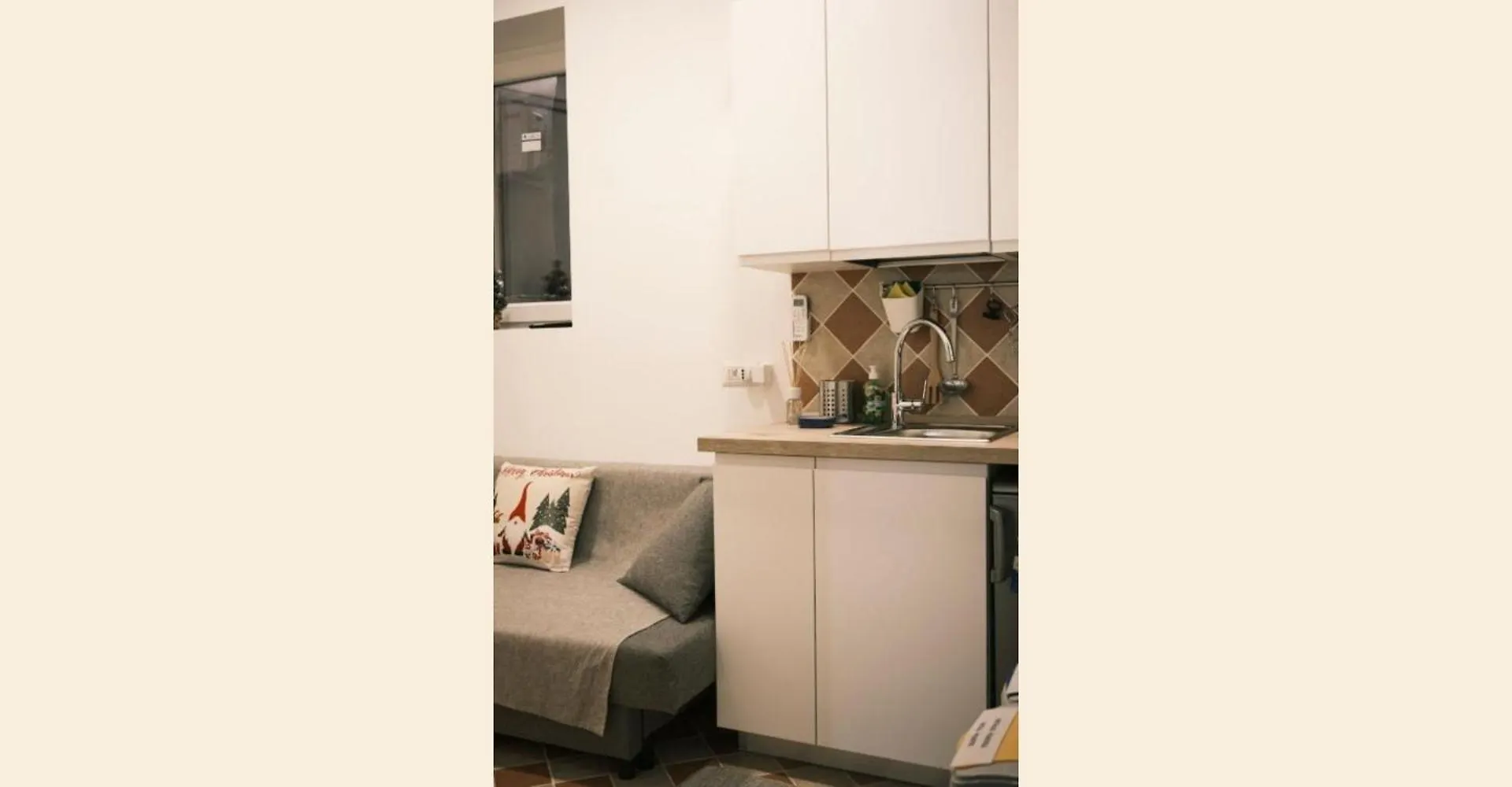 Apartment Nespolino, Piccola Casetta In Centro Storico Al Piano Terra Con Piccolo Spazio Esterno Privato Naples Italy