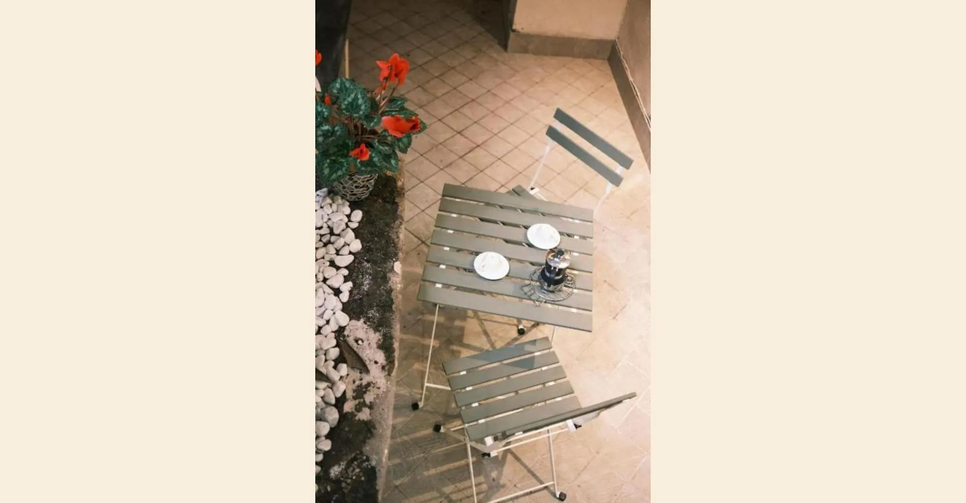 Nespolino, Piccola Casetta In Centro Storico Al Piano Terra Con Piccolo Spazio Esterno Privato Naples