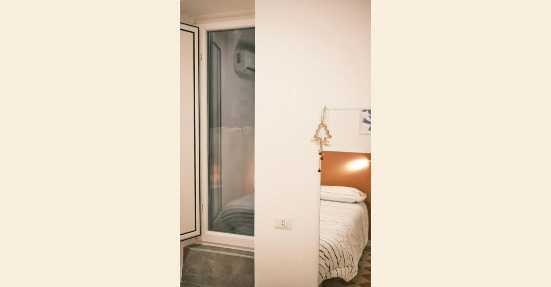 Nespolino, Piccola Casetta In Centro Storico Al Piano Terra Con Piccolo Spazio Esterno Privato Naples Apartment