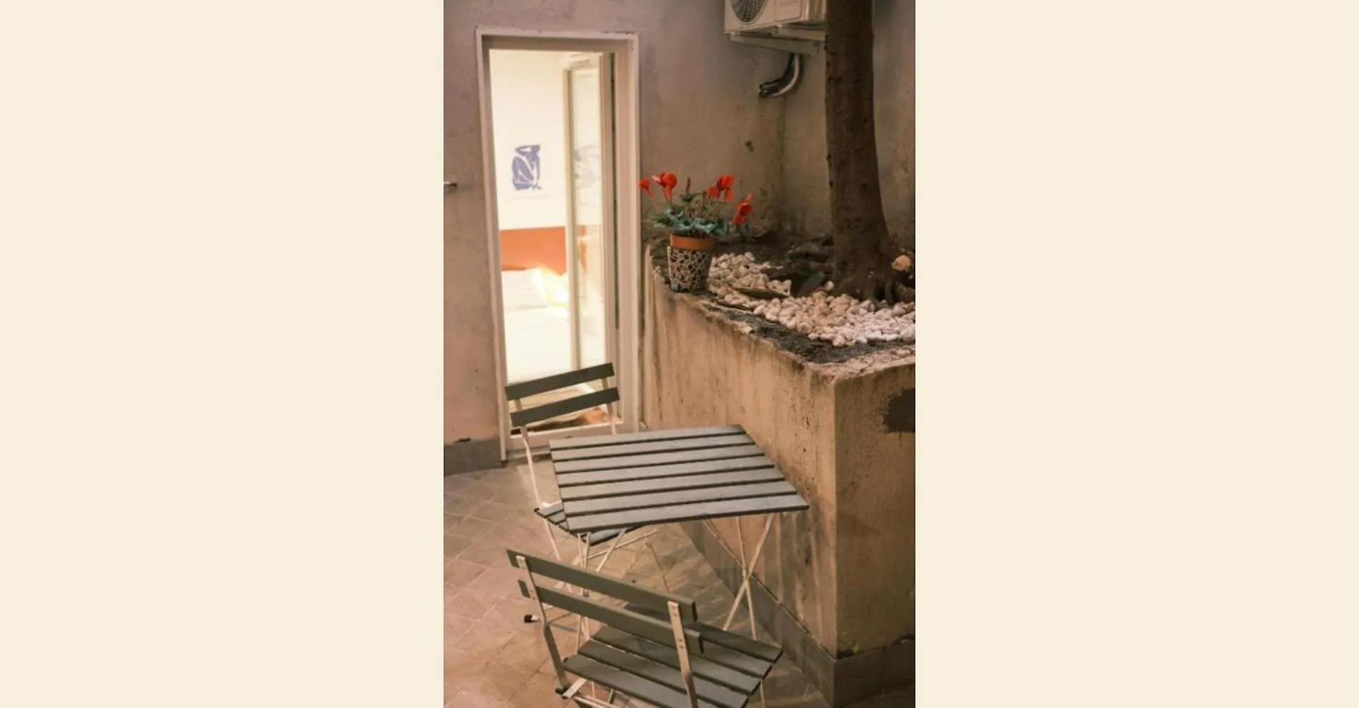 Nespolino, Piccola Casetta In Centro Storico Al Piano Terra Con Piccolo Spazio Esterno Privato Naples 0*,  Italy